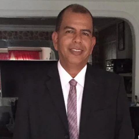 Miembros luisaquinones